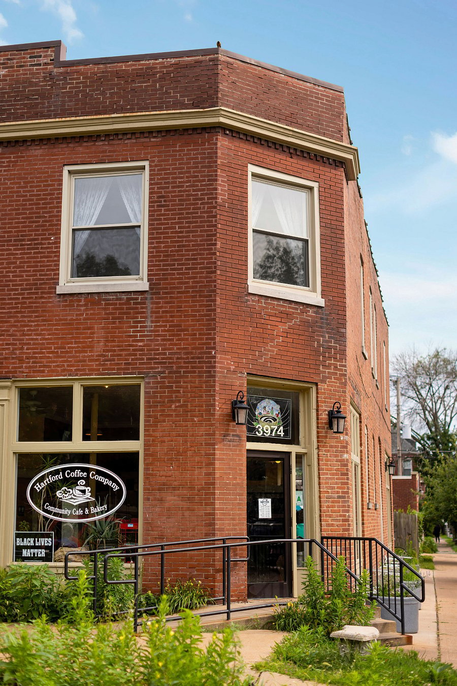 Hartford Coffee Company - local coffee shop 1 block away! Offering excellent drinks as well as a breakfast and lunch menu. Open until 6pm!