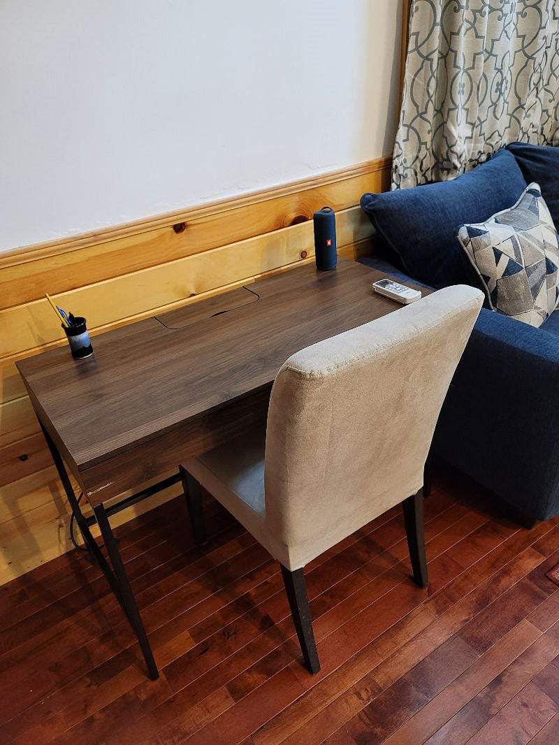 Desk/work space
