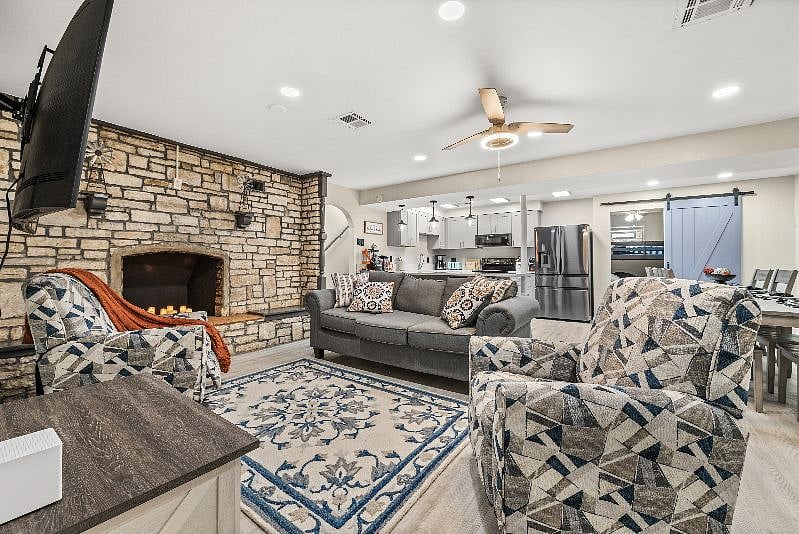 Furnished Finder property 413757_1 photo 12