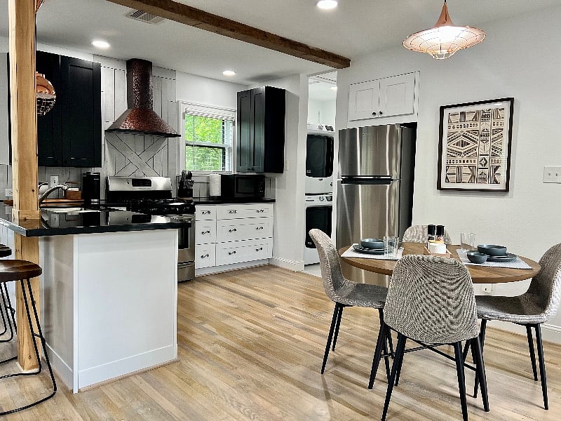 Kitchen/dining area.
