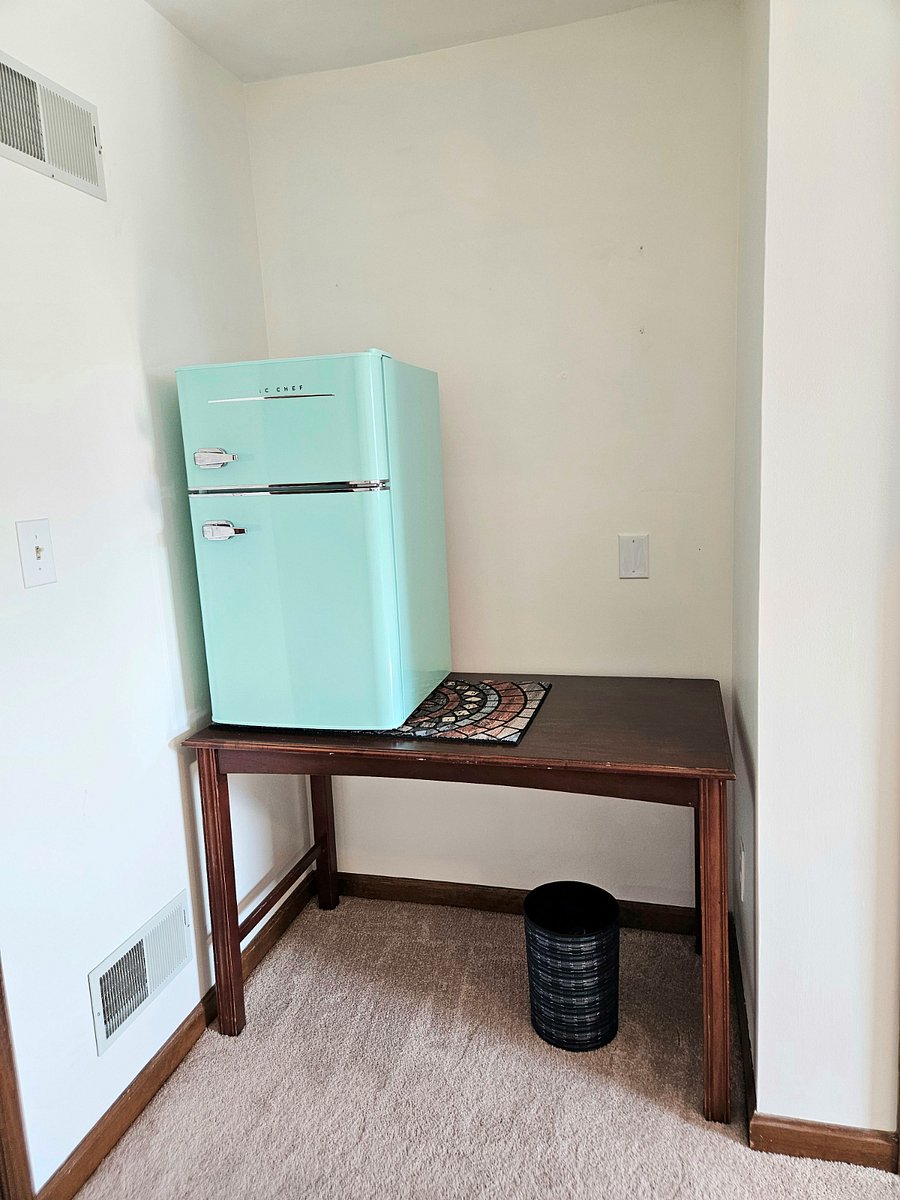 refrigerator with freezer
