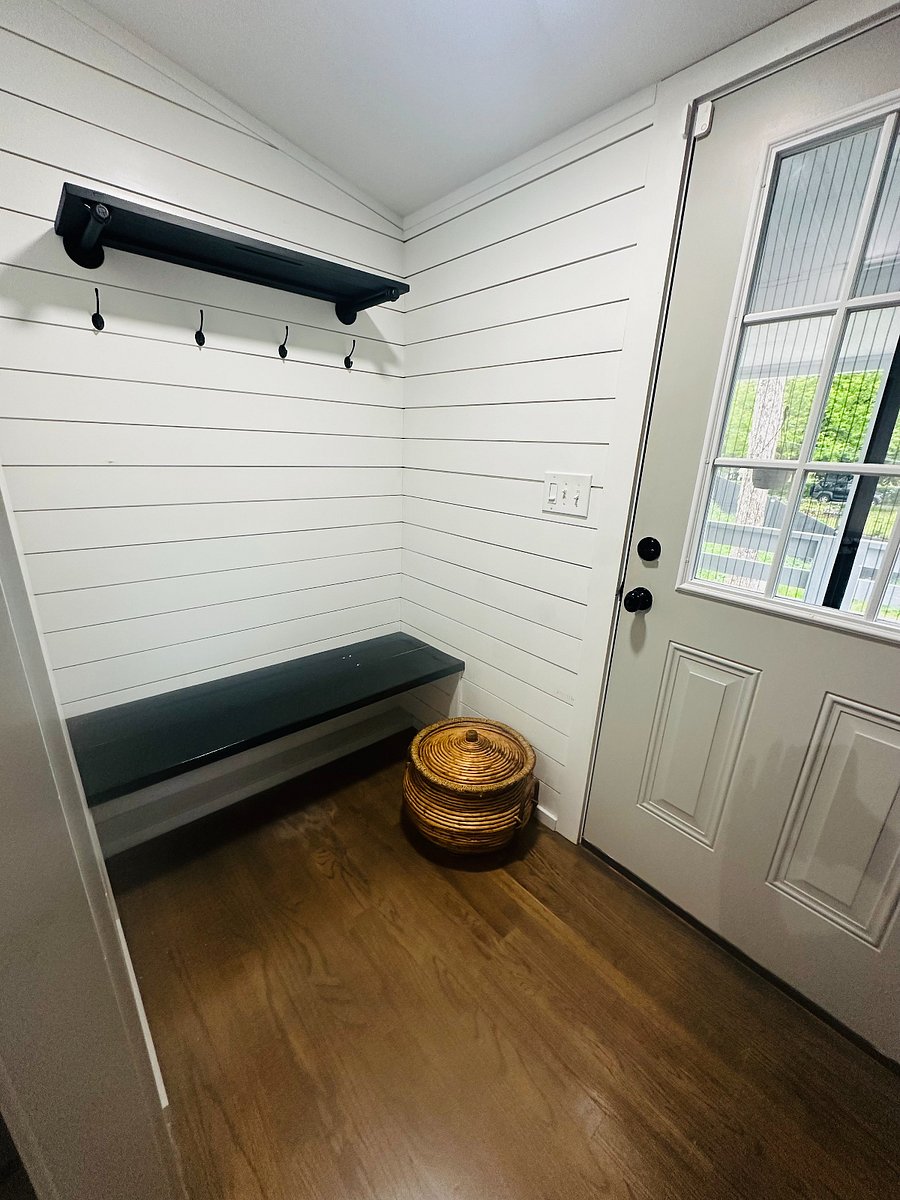 Mudroom to back entrance / porch