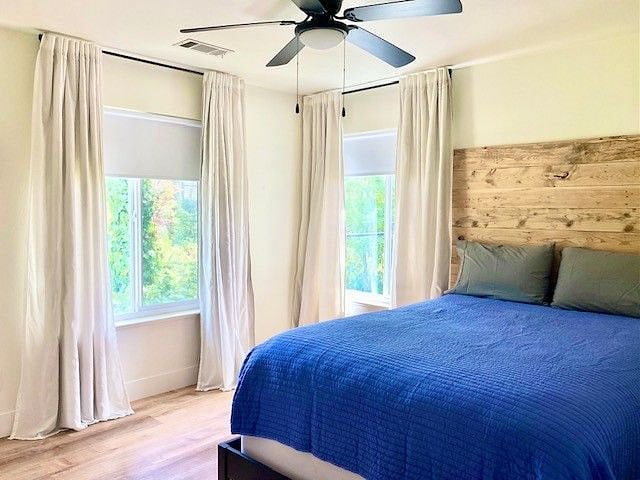 Guest room (Queen bed)