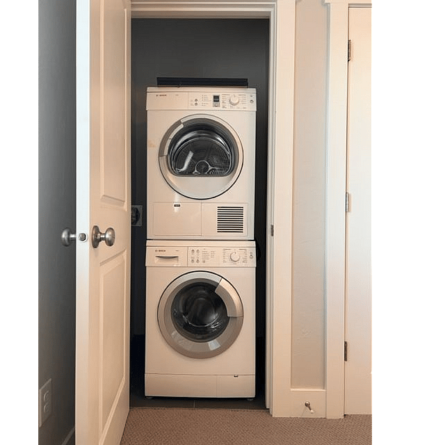 In-unit private washer/dryer