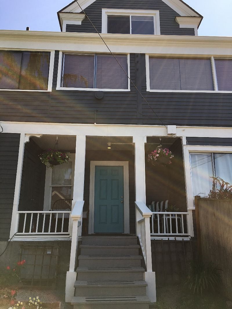 Stairs to private entrance of unit, 1,100 sq ft.
Designated par