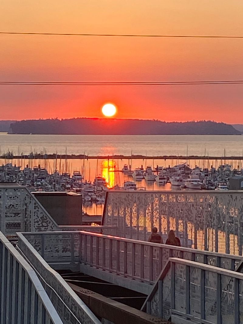 Sunset at Grand Ave Bridge with walking access down to Everett Marina, restaurants, walking trails.10 min walk from Rucker House