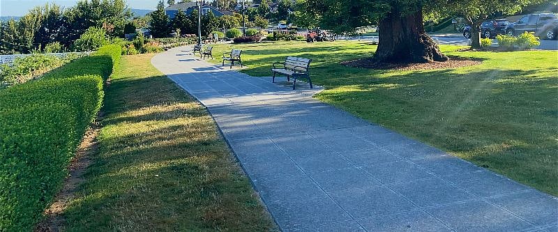 Grand Ave Park 10 min walk from Rucker House. Wonderful walking neighborhoods, bike trails.