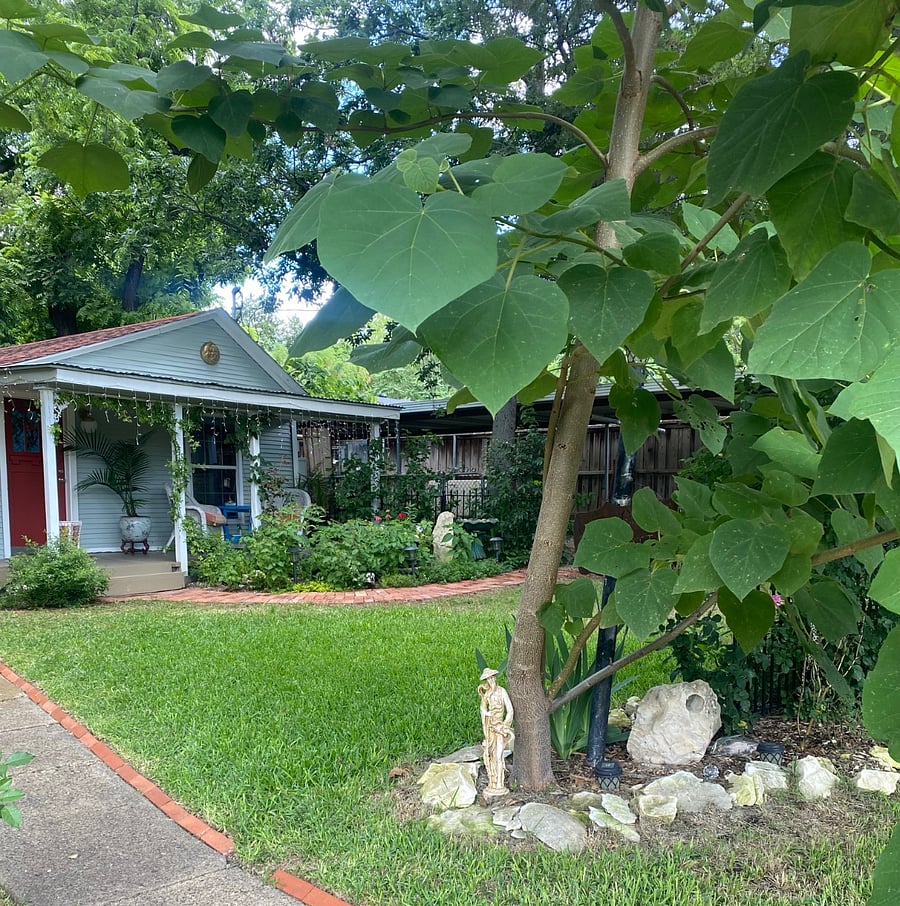Front of cottage 