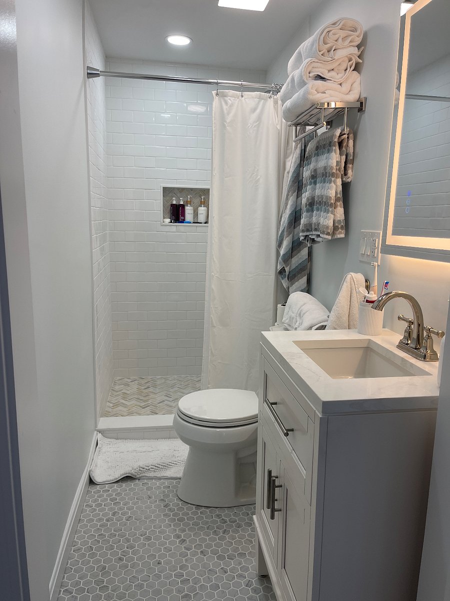 Master en-suite brand new bath 