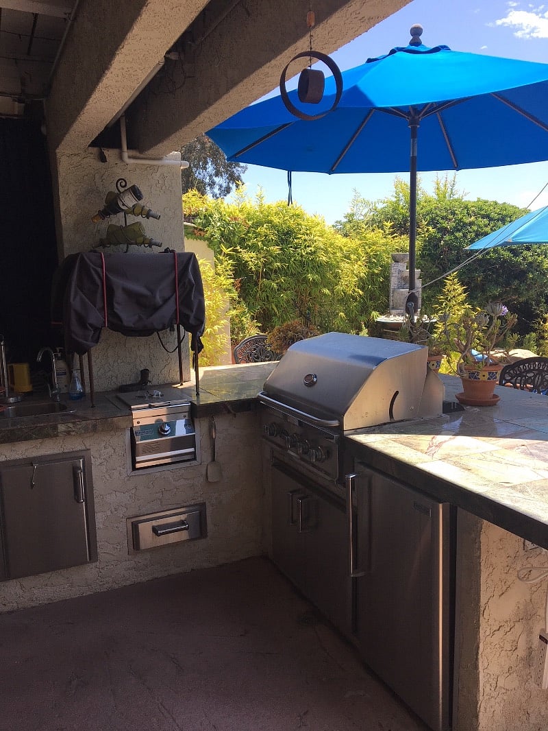BBQ grill, Microwave, and Bar Counter.