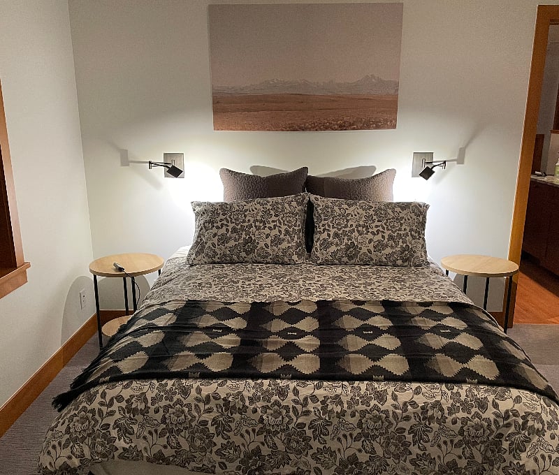 The queen bedroom has a remote control bed that elevates the head. Super comfy and quiet.