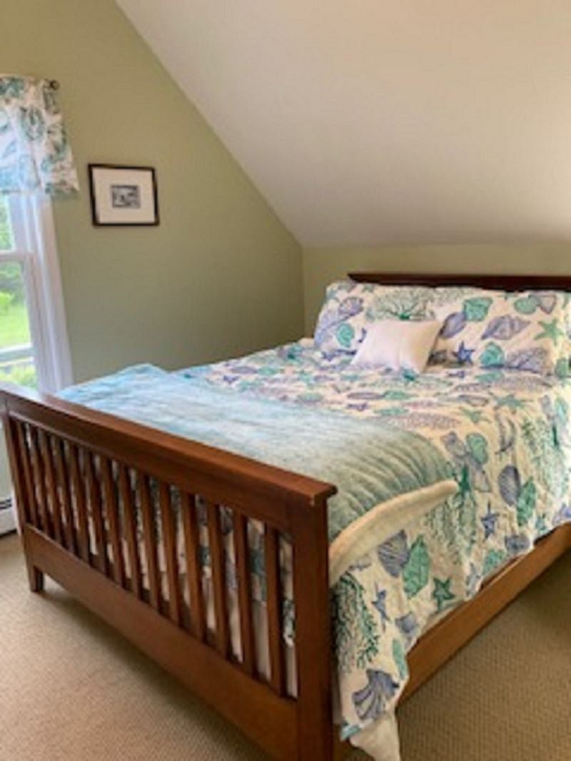 Second Floor bedroom, queen size bed