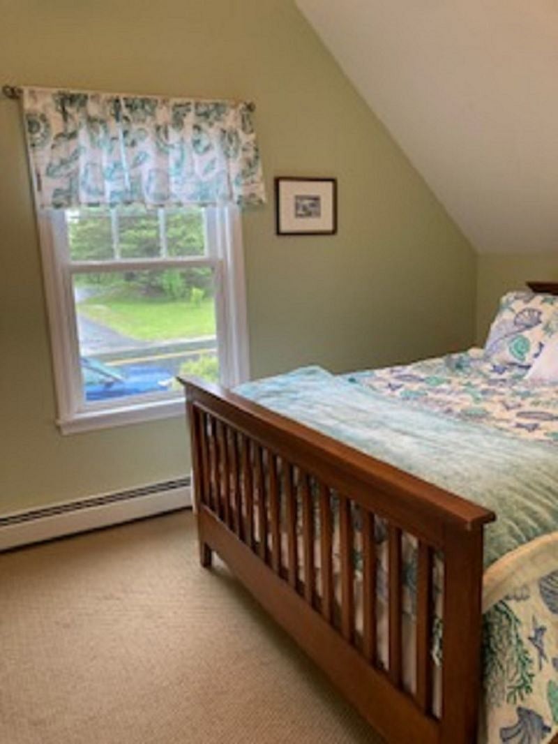 Second Floor bedroom, queen size bed