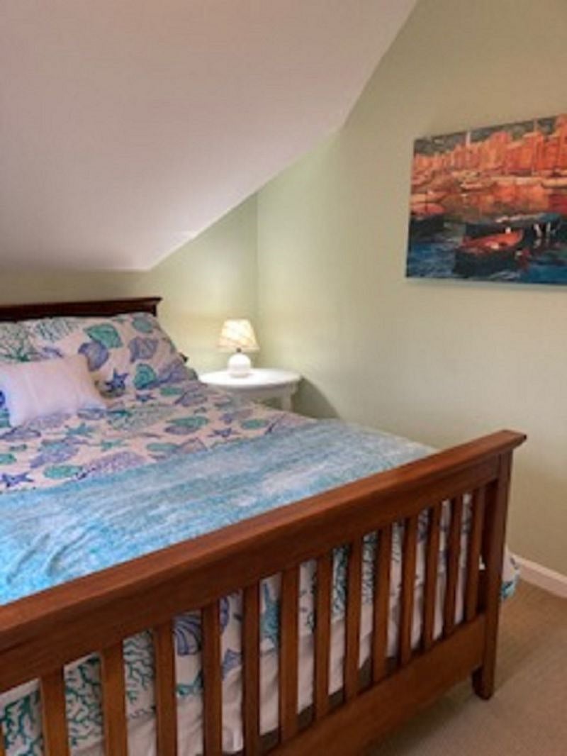 Second Floor bedroom, queen size bed