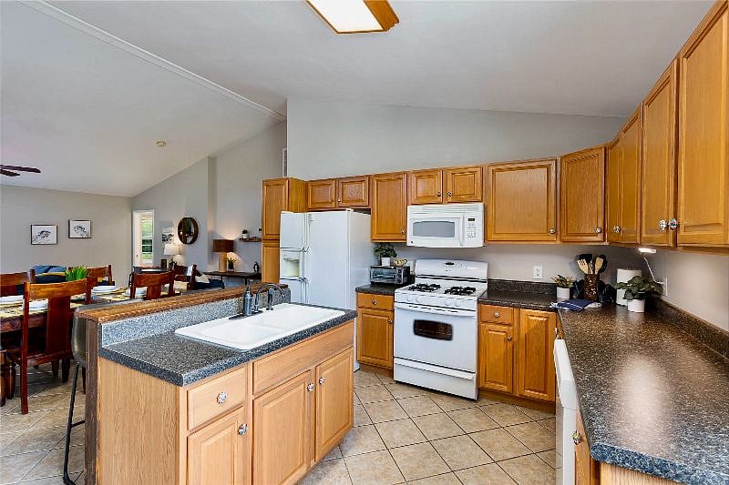 Furnished Finder property 415010_1 photo 8
