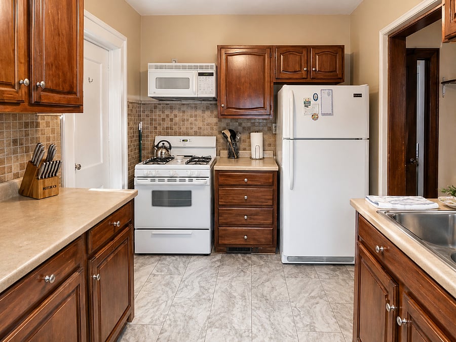Fully equipped kitchen with gas stove