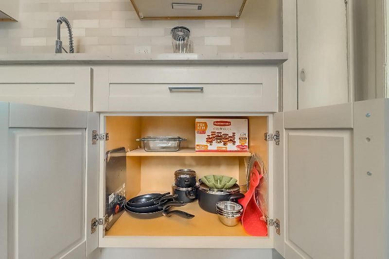 Pots/Pans and tupperware