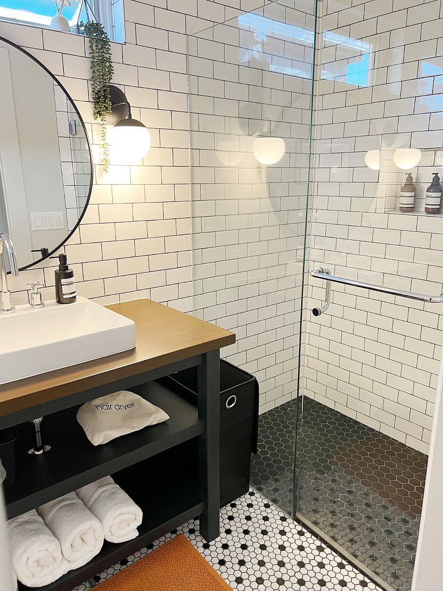 Upstairs bathroom