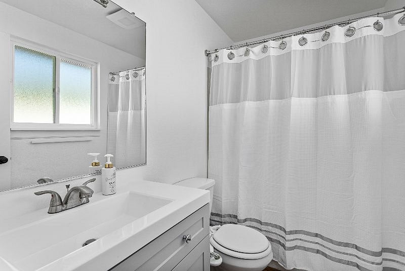 Primary room bathroom 2