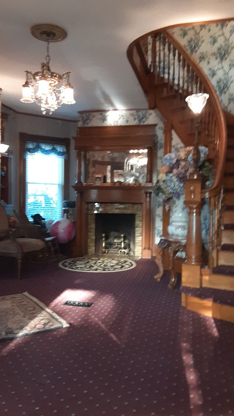 downstairs sitting area and stair to bedrooms.