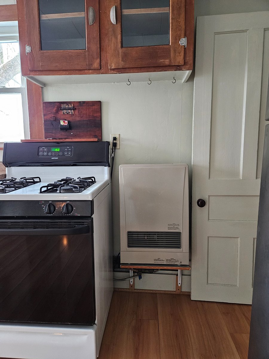 Furnished Finder property 415500_2 photo 3