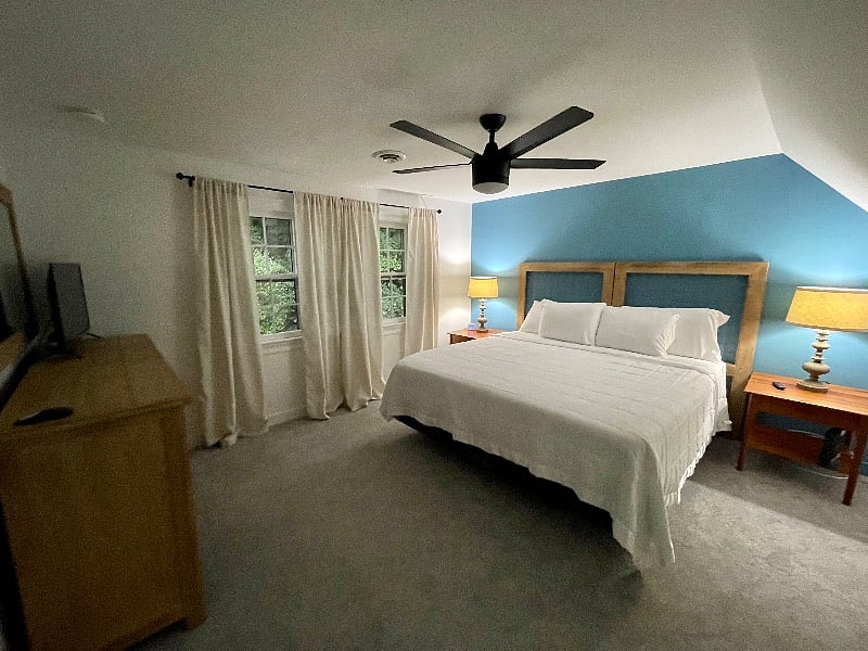King bed, no closet
