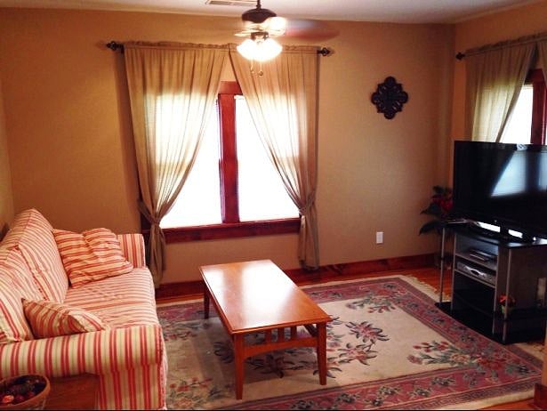 Furnished Finder property 415918_1 photo 2