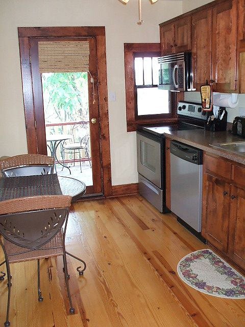 Furnished Finder property 415918_1 photo 4