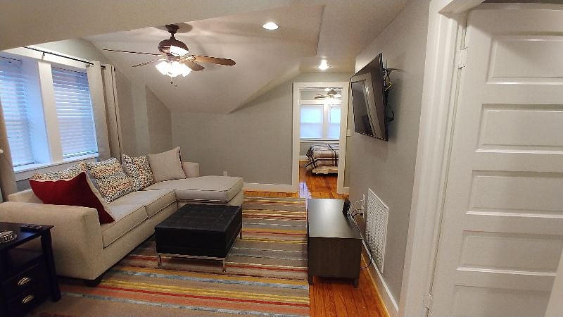 Furnished Finder property 415918_9 photo 1
