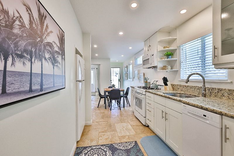 Furnished Finder property 415933_1 photo 22