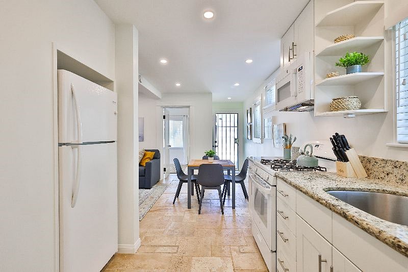 Furnished Finder property 415933_1 photo 23