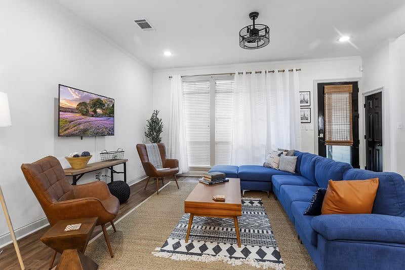Furnished Finder property 416000_1 photo 2