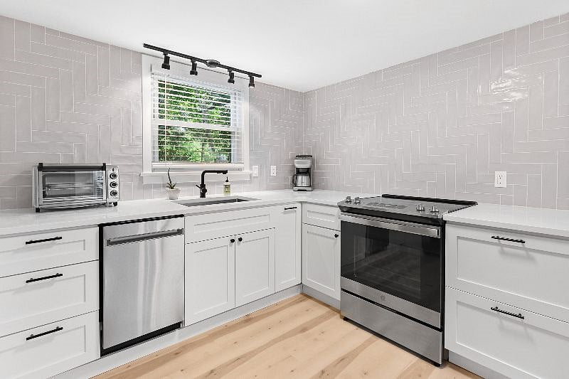 Furnished Finder property 416005_1 photo 7