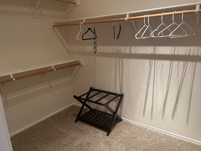 Walk-in closet 