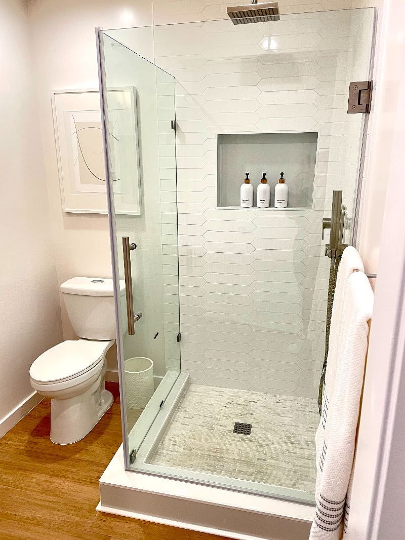 Ensuite bathroom
Soothing rain or hand held/wall mounted shower