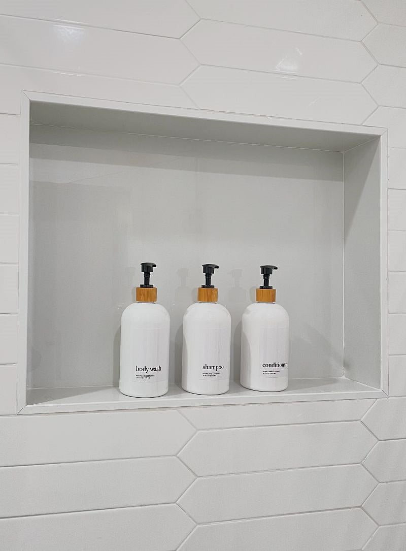 Ensuite bathroom
Bath soap, shampoo + conditioner
supplied by host