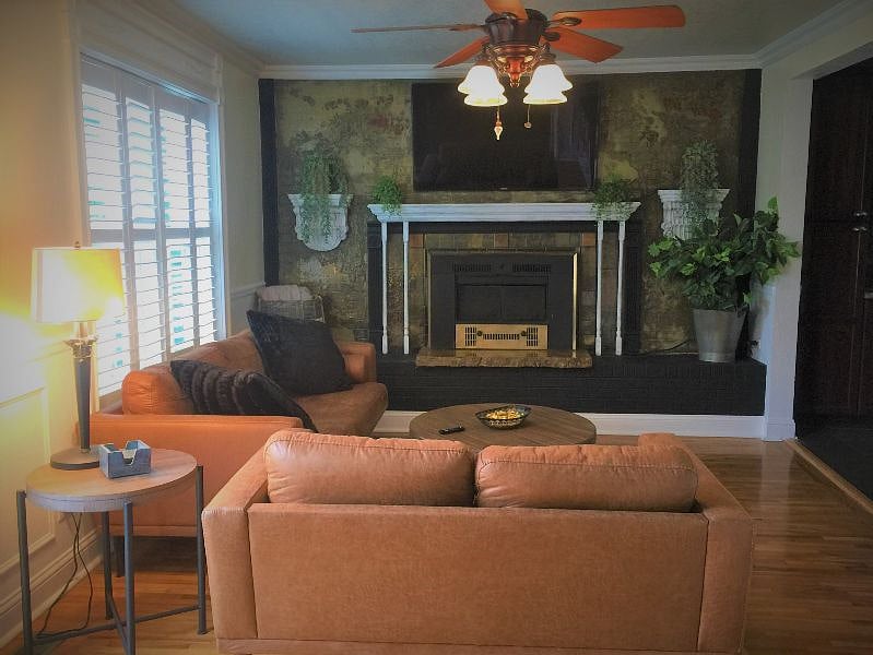 Living room with Fireplace