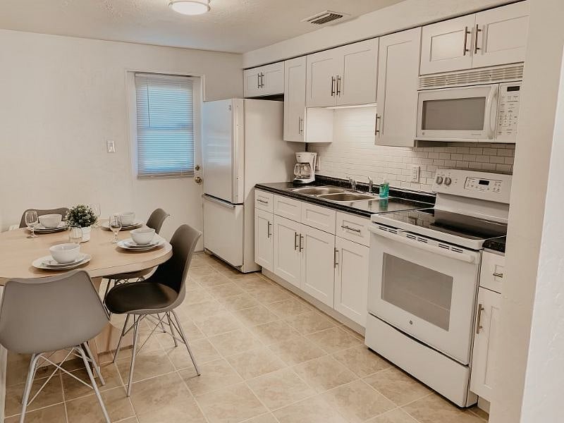 Furnished Finder property 416238_2 photo 5