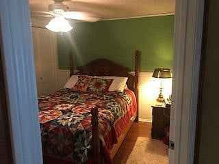 Bedroom 1 - queen size bed