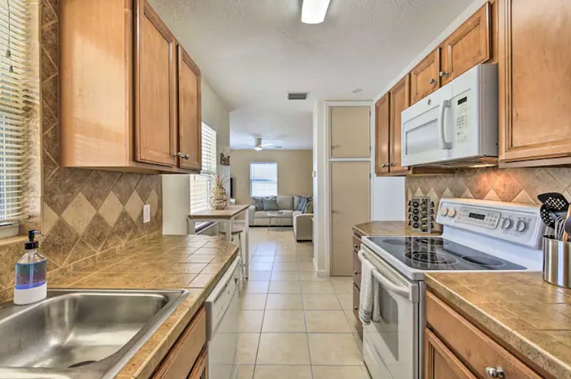 Furnished Finder property 416486_1 photo 13