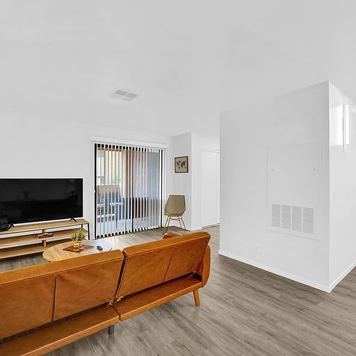 Furnished Finder property 416603_1 photo 3