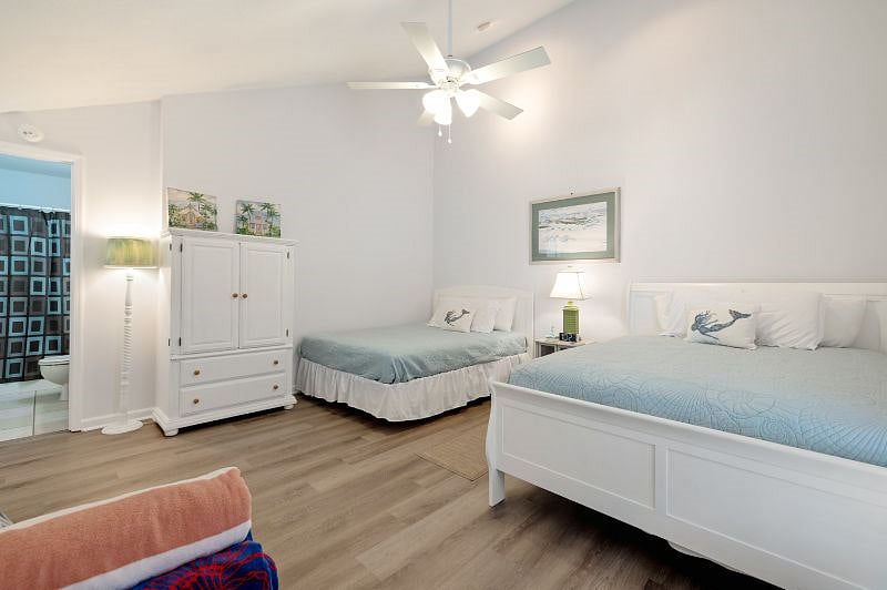 Upstairs Bedroom w/ 2 Queen Beds