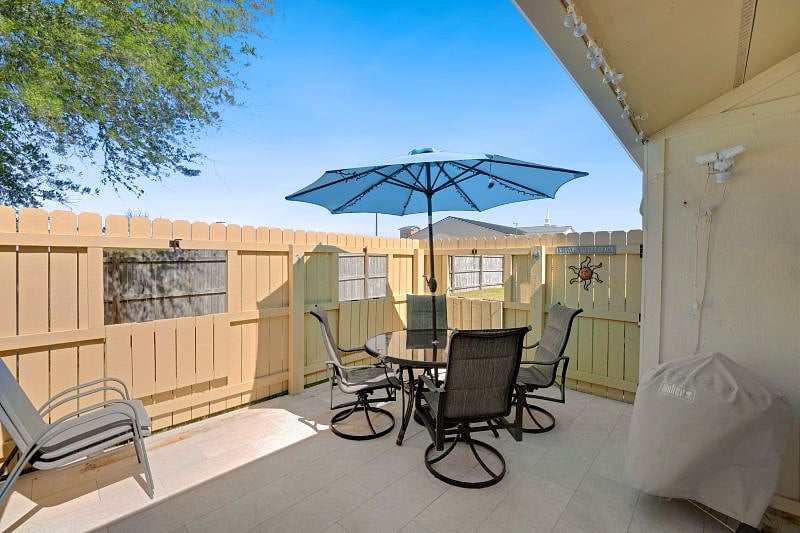 Private Patio w/ Seating for 6 & Charcoal Grill