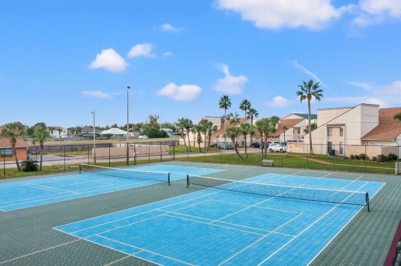 2 Tennis/Pickleball Courts