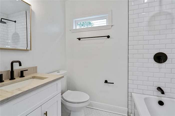 Full sized bathroom with tub/shower combo