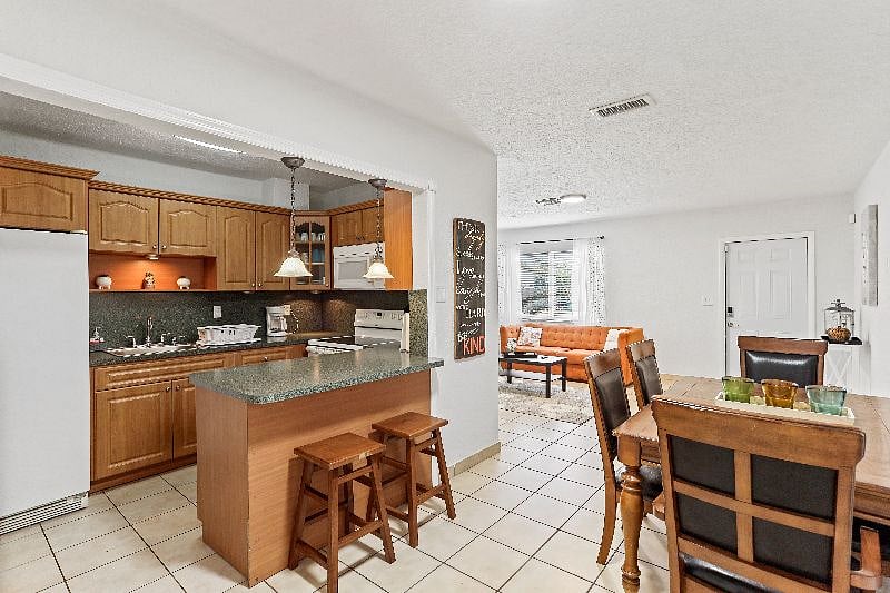 Furnished Finder property 416771_1 photo 3