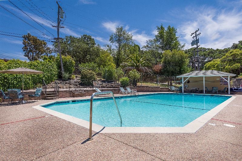 Furnished Finder property 416852_1 photo 11