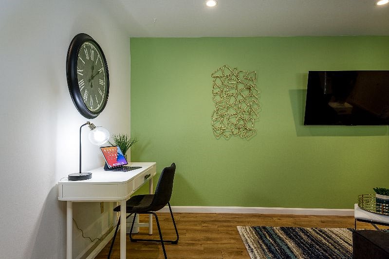 Furnished Finder property 416852_1 photo 3