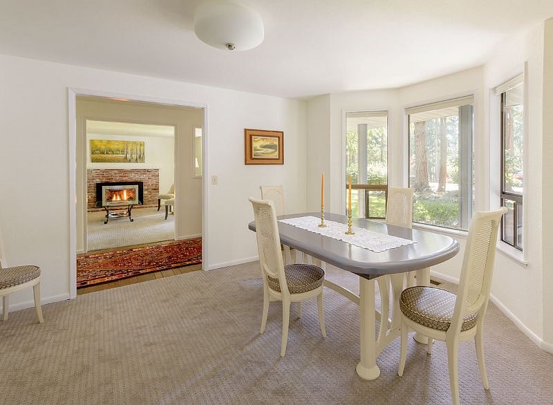 Dining room.