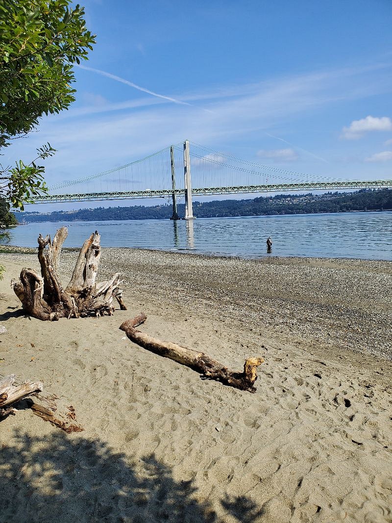 Narrows beach within walking distance